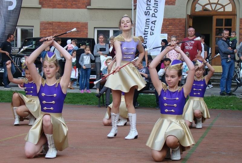 Oświęcim. Salezjański piknik rodzinny przyciągnął tłumy. Były tańce, śpiewy, pokazy, kulinarne specjały i wielka loteria [ZDJĘCIA] 