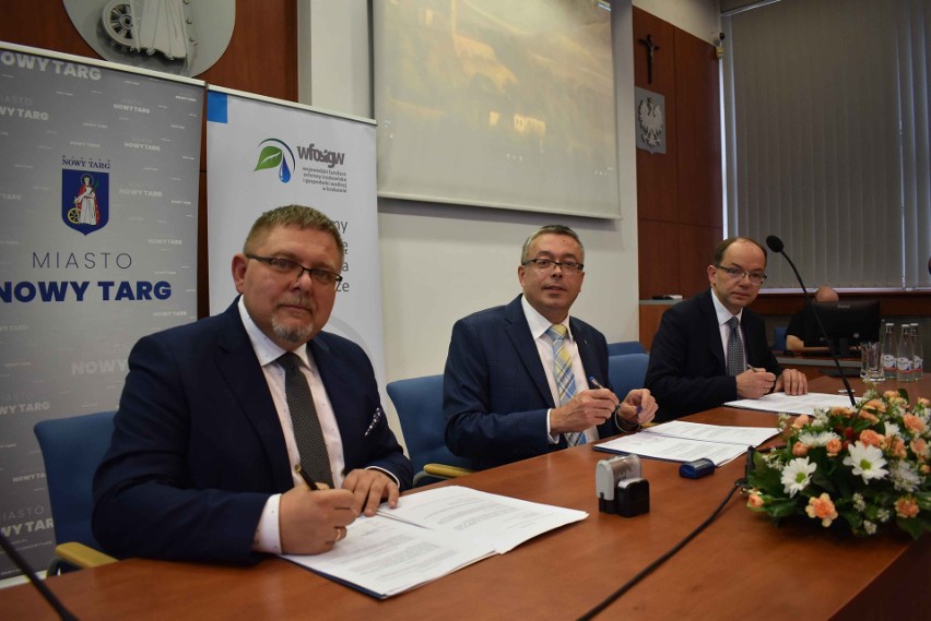 Podpisanie umowy między NFOŚ, miastem Nowy Targ, a MPEC Nowy...