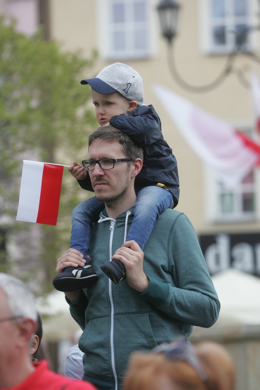 Mieszkańcy świętowali na rynku 3 Maja