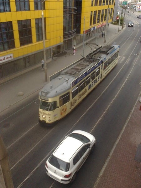 Na razie po ul. Sikorskiego jeżdżą jedynki i dwójki. W lipcu pojawią się tu tramwaje linii 4 i 5.