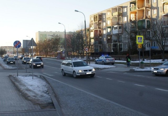 Na ul. Kowalskiego w Suwałkach 31-letnia kobieta jadąca volkswagenem lupo potrąciła przechodzącego przez przejście dla pieszych 8-latka.