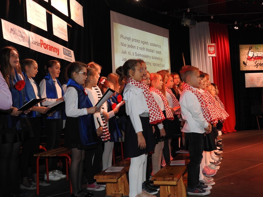 „Patriotyczne Śpiewanie 2018" dzieci z SP nr 12....