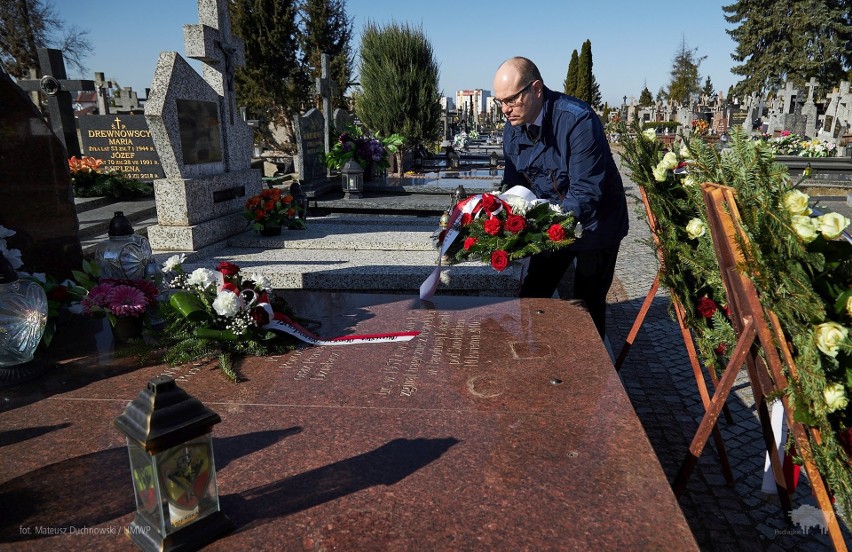 Marszałek Artur Kosicki uczcił pamięć podlaskich ofiar...