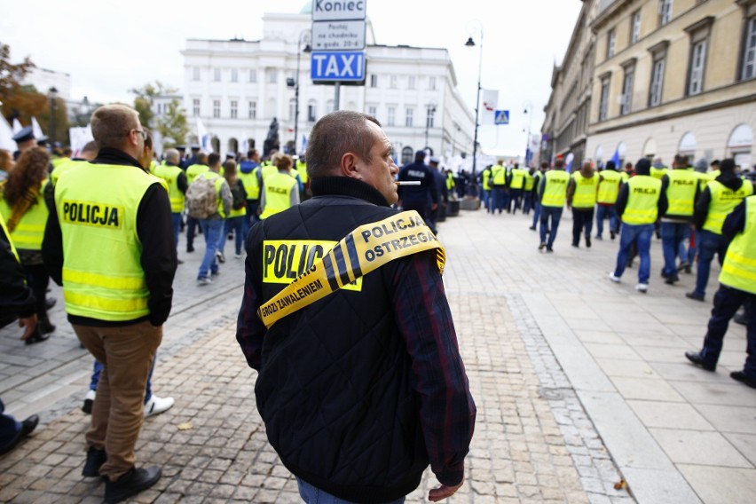 Protest policjantów w Warszawie. Mundurowi domagają się...