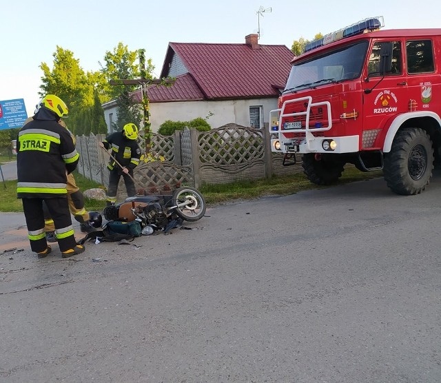 W wyniku wypadku w Rzucowie w gminie Borkowice został ranny 52-letni kierujący skuterem.