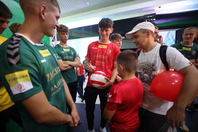 15.07.2022. Prezentacja Zagłębia Sosnowiec przed sezonem Fortuna 1. Ligi.   Zobacz kolejne zdjęcia. Przesuwaj zdjęcia w prawo - naciśnij strzałkę lub przycisk NASTĘPNE