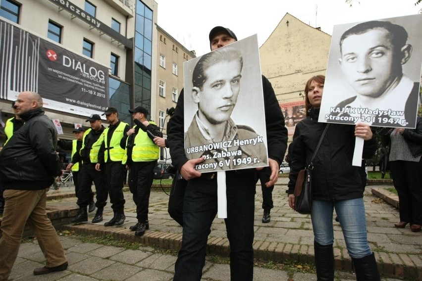 Wrocław, protest przed wykładem prof. Baumana we Wrocławiu