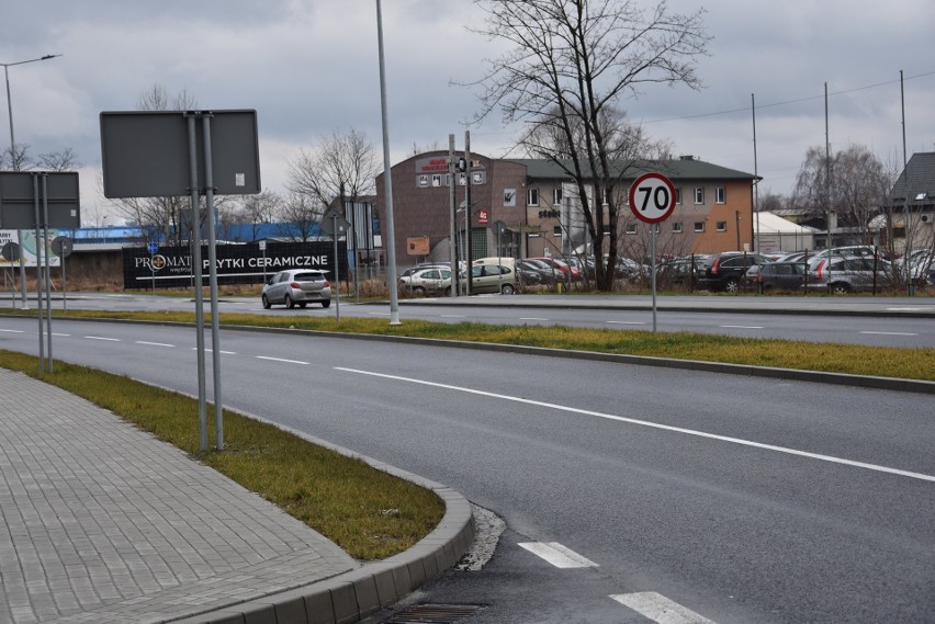 Tarnów. Koniec absurdu drogowego na dwupasmowej ulicy Elektrycznej. Ograniczenie prędkości do 30 km/h zniknęło