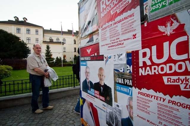 Plakaty wyborcze na Starym Rynku...