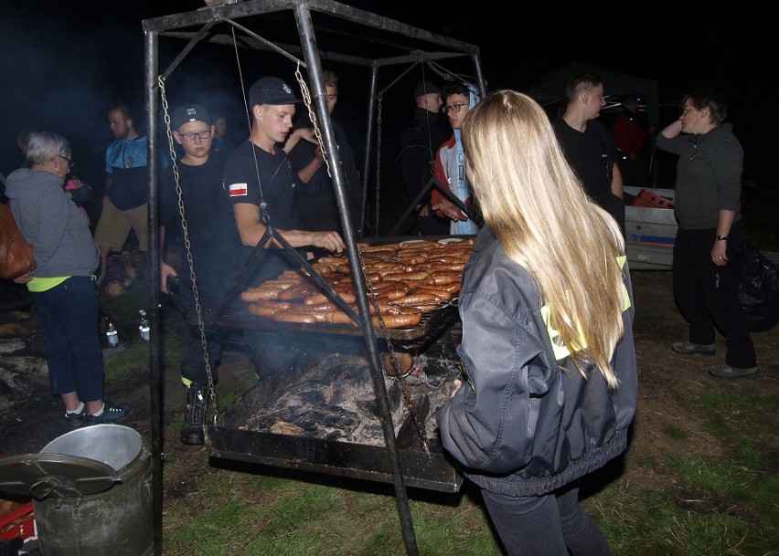 Odkryj Beskid Wyspowy. W sobotni wieczór wspięli się na Ćwilin, a w niedzielny poranek pokonali Łopusze Wschodnie