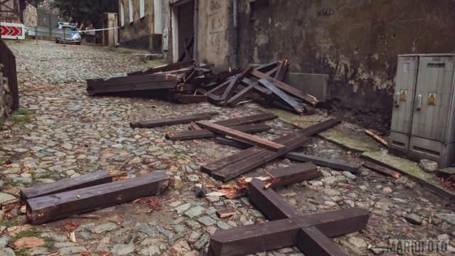 Runął taras widokowy na murach obronnych przy jednej z wież w Paczkowie. Nie żyje 37-letnia kobieta.