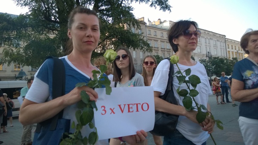 Kraków. Wielki protest na Rynku Głównym w obronie sądów