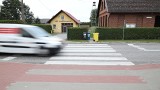 Piraci drogowi zatruwają życie! Mieszkańcy Doręgowic w gminie Chojnice domagają się przejścia dla pieszych i wysepek