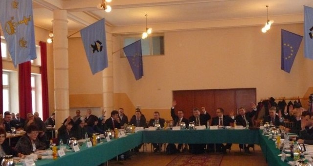 Radni Rady Miejskiej w Starachowicach przyjęli budżet na 2011 rok.