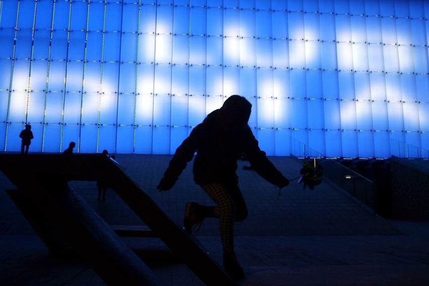 Lubelskie Dni Autyzmu: Budynek CSK zaświecił się na niebiesko (ZDJĘCIA, WIDEO)