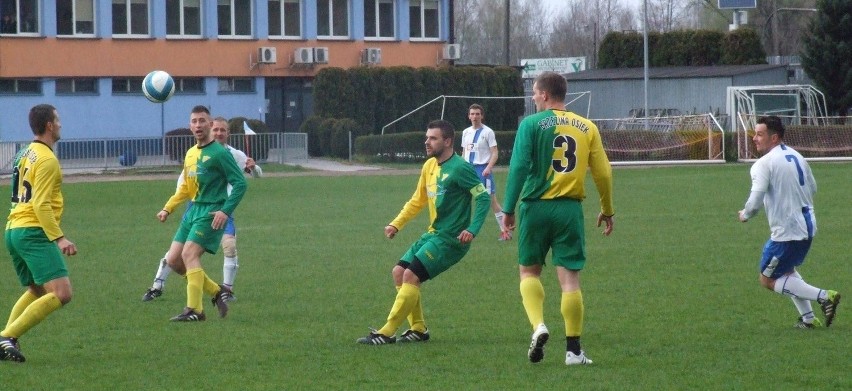 Fragment meczu Unii Oświęcim z Brzeziną Osiek (0:1).