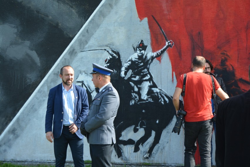 Ostrołęka. Mural historyczny przy ul. Pileckiego uroczyście odsłonięty