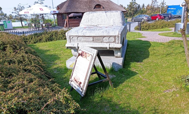 Pomnik dużego fiata w Kątach Wrocławskich
