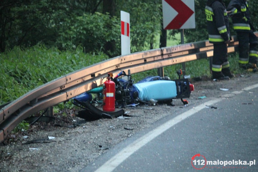 Ryczów. Dwaj motocykliści zderzyli się z ciężarówką, jeden z nich nie żyje, drugi jest ciężko ranny