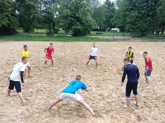 Ekipa KP Rapid Lublin przygotowuje się do młodzieżowych mistrzostw Polski w beach soccerze