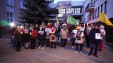 Białystok. Protest pod hasłem "Stan wyjątkowo nieludzki" przed Podlaskim Urzędem Wojewódzkim 