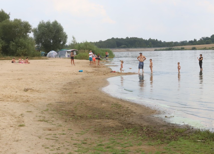 W sobotnie popołudnie nad zalew w Domaniowie, mimo ładnej...