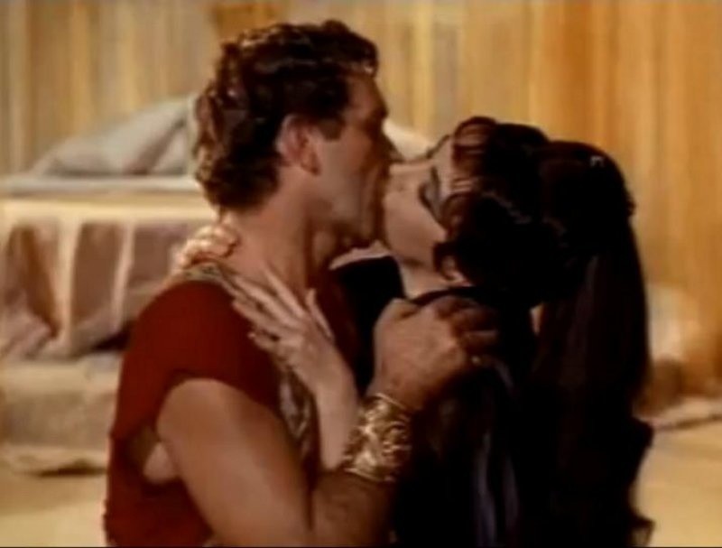 Kadr z filmu "Kleopatra" - z dwukrotnym mężem Richardem...