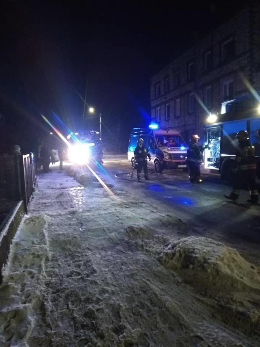 Wojkowice: Pożar w kamienicy przy Paderewskiego. Nie żyje kobieta ZDJĘCIA