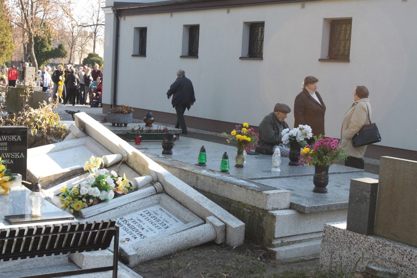 Zdewastowany cmentarz na Mani: prawie pół miliona zł strat! [ZDJĘCIA+FILM]