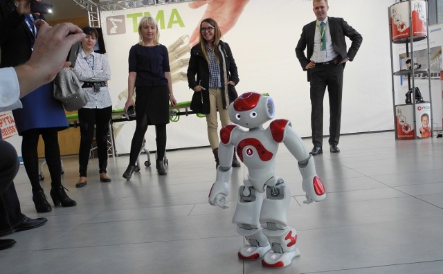 Sympatyczny robot Nao, którego prezentowała firma Roboshop, to nie tylko zabawka, bo służy do celów edukacyjnych, bo dzieci mogą próbować swoich sił w zaprogramowaniu jego ruchów.