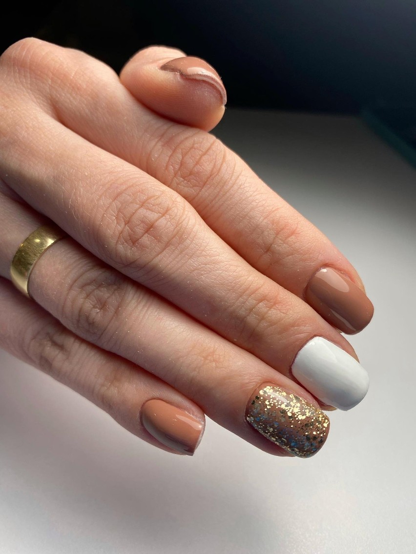 Takie paznokcie będzie się nosić w 2023 roku. O wzorach i kolorach paznokci opowiada łódzka kosmetolog. Modne paznokcie 2023 ZDJĘCIA