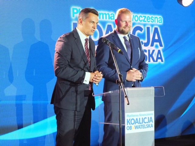 Witold Zembaczyński (z prawej) jest liderem opolskiej listy Koalicji Obywatelskiej do Sejmu. Poseł Tomasz Kostuś (z lewej) jest drugi.