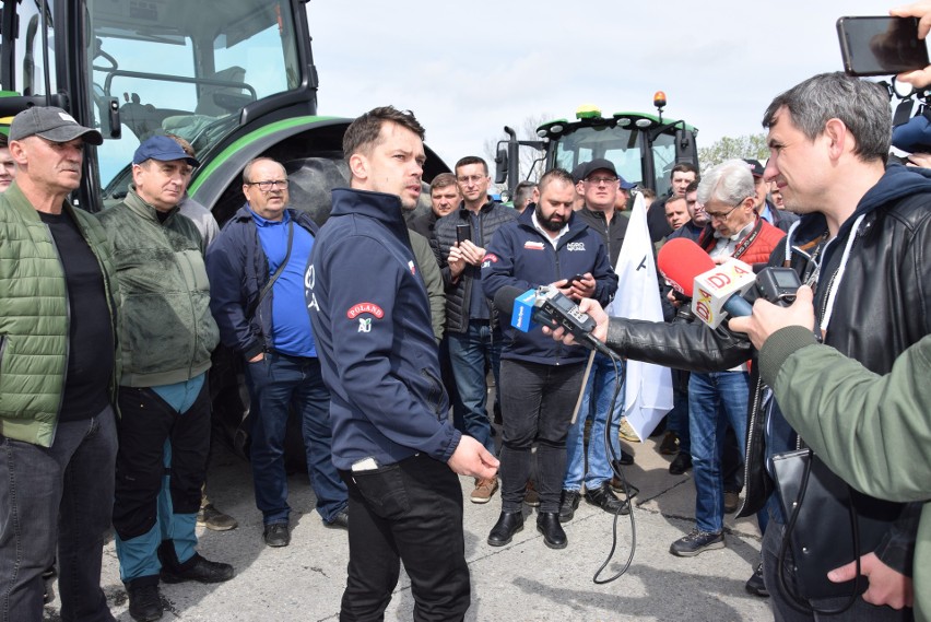 Rozpoczęły się protesty na opolskich drogach. Rolnicy sprzeciwiają się polityce Unii