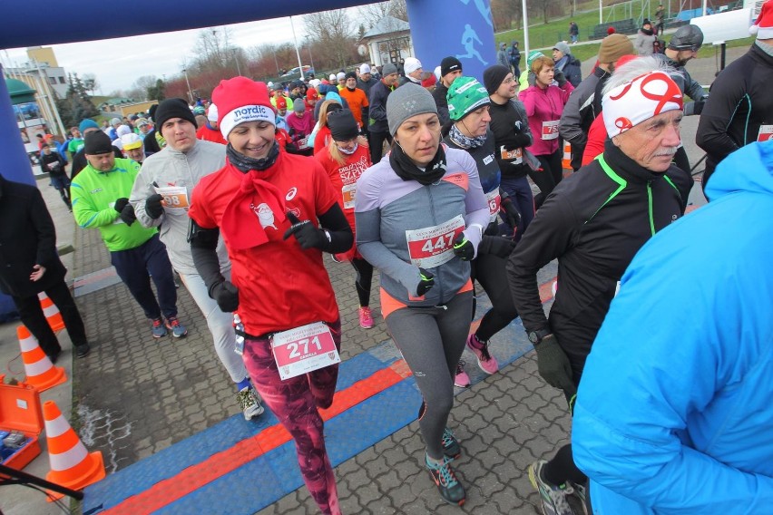 W Biegu Sylwestrowym nie brakuje akcentów... sylwestrowych i...