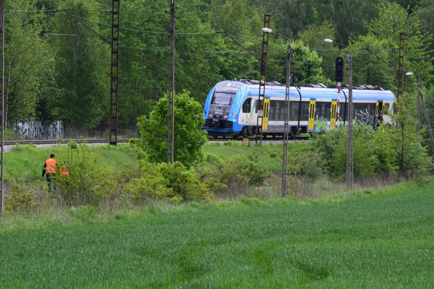 Jadący w kierunku Katowic pociąg osobowy, potrącił mężczyznę...
