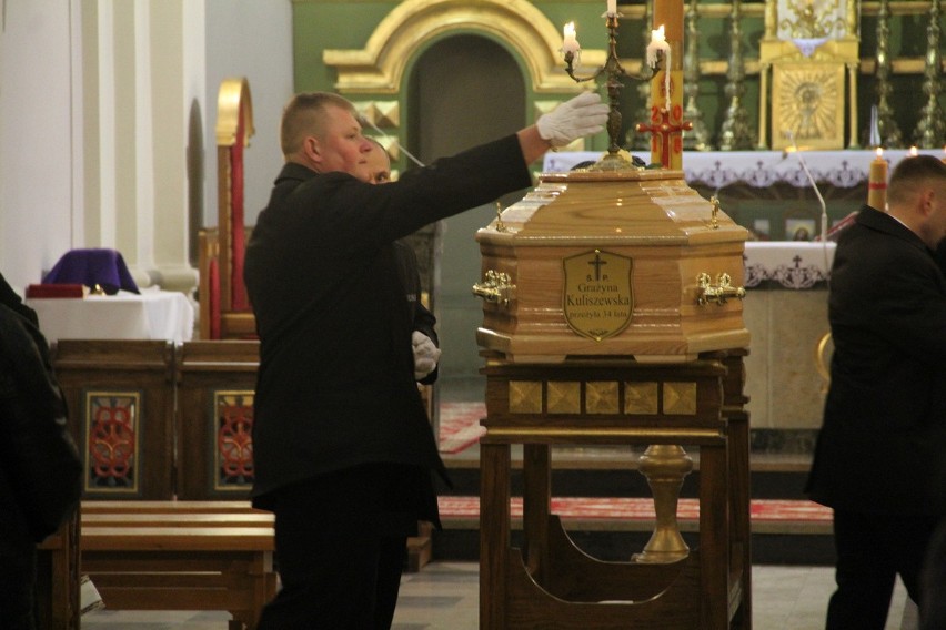 Pogrzeb Grażyny Kuliszewskiej w Borzęcinie. Tłumy pożegnały zaginioną w nocy z 3 na 4 stycznia kobietę [ZDJĘCIA]