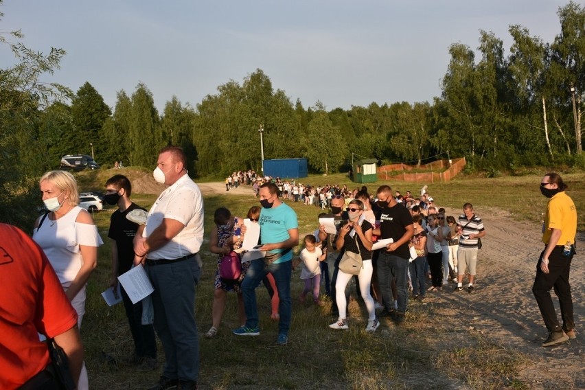 Wakacyjna Trasa Dwójki w Chełmie. Edyta Górniak i Zenek Martyniuk porwali publiczność w Kumowej Dolnie. Zobacz zdjęcia