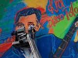 Poprawili Mural Zenka Martyniuka przy Hallera na Dziesięcinach. Zmieniły się rysy twarzy króla disco polo (zdjęcia)