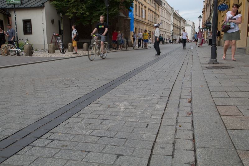 Kraków. Starły się znaki ścieżki rowerowej na ulicy Grodzkiej [MÓJ REPORTER]