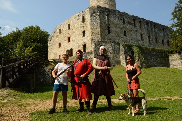 Uczestnicy I Rajdu Sobieskiego przeszli z Babic, przez zamek Lipowiec i skansen w Wygiełzowie do Zagórza. Po drodze było wiele atrakcji
