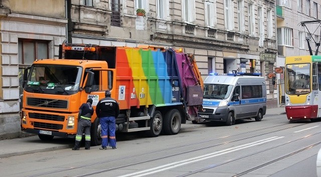 Tramwaj zderzył się za śmieciarką na ul. Gdańskiej