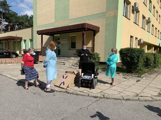 Kozienickie Hospicjum imienia Sługi Bożej Matki Kazimiery Gruszczyńskiej wsparło oddział zakaźny szpitala w Kozienicach.