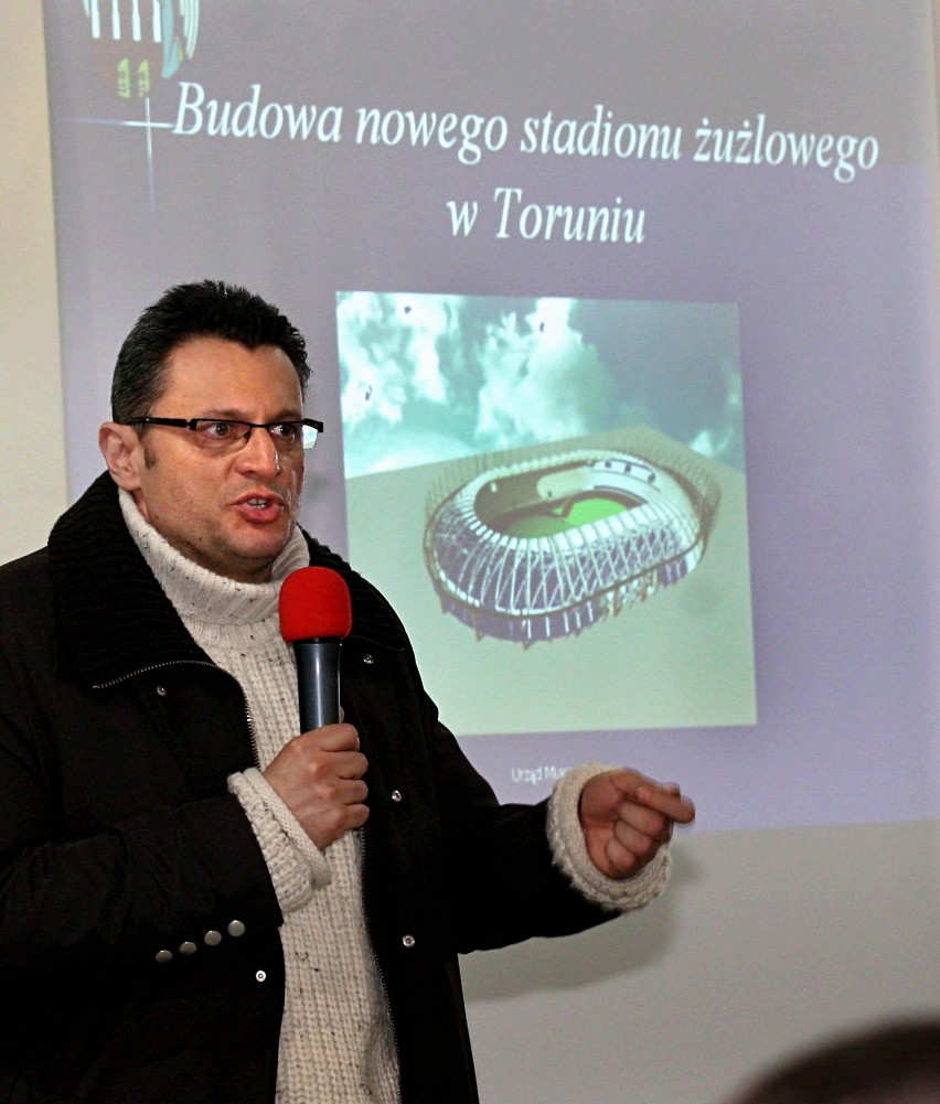 Poseł Tomasz Lenz podczas debaty o budowie nowego stadionu...