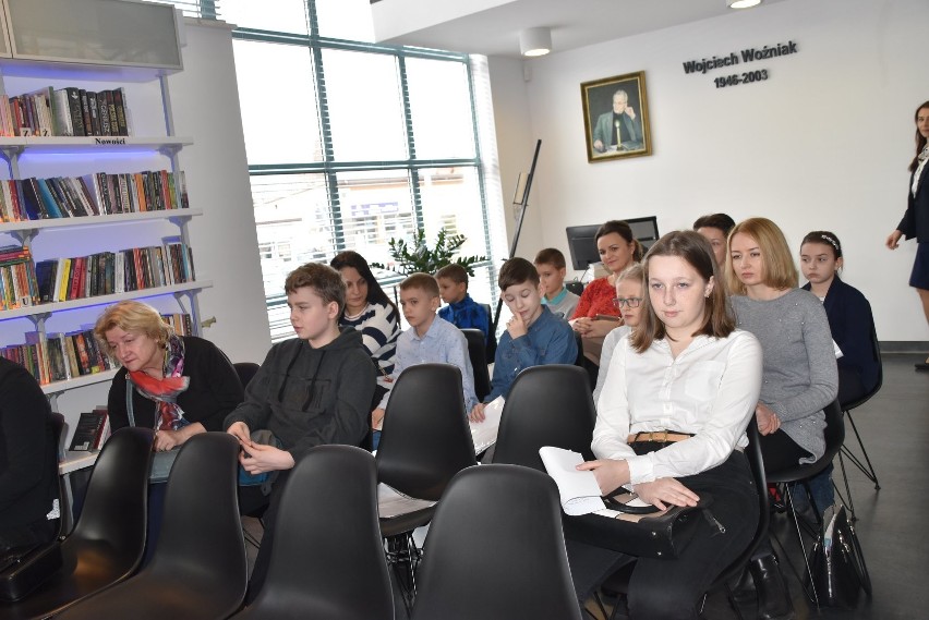 Kadzidło. „Konkurs jednego wiersza” w kadzidlańskiej bibliotece [ZDJĘCIA, WIERSZE]