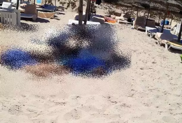 Zamachowcy strzelali do ludzi na plaży.