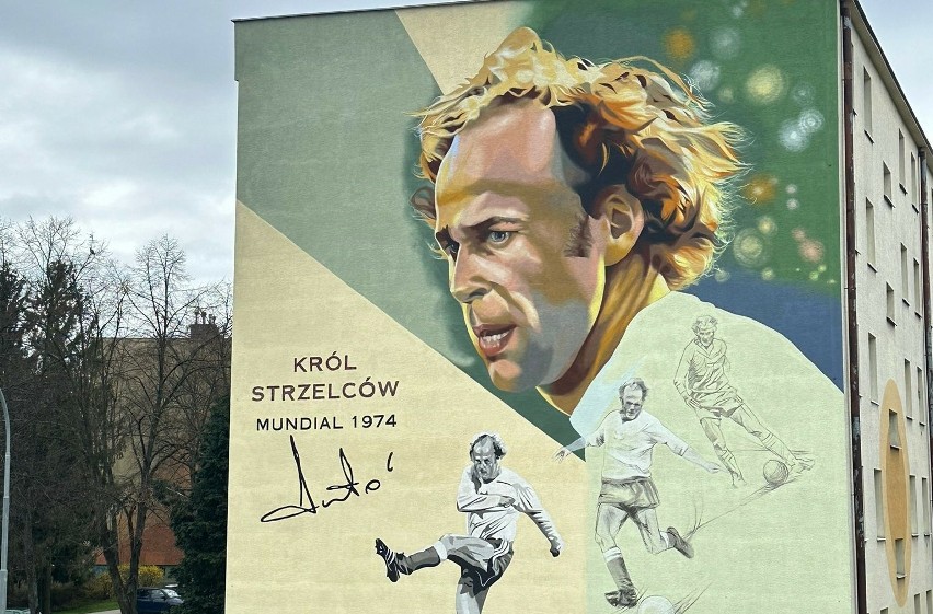 Grzegorz Lato doczekał się w Mielcu muralu upamiętniającego jego tytuł króla strzelców mistrzostw świata 1974 w Niemczech