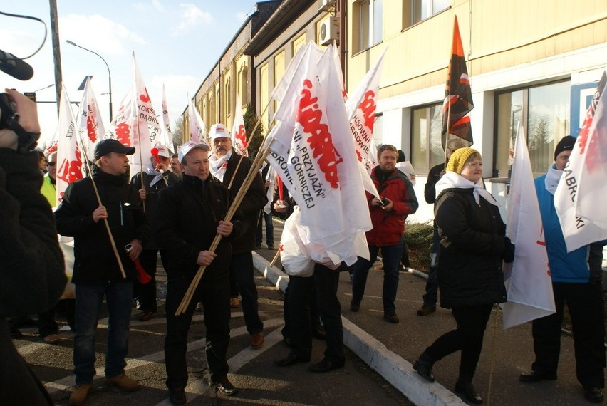 Pikieta przed Hutą Bankową w Dąbrowie Górniczej