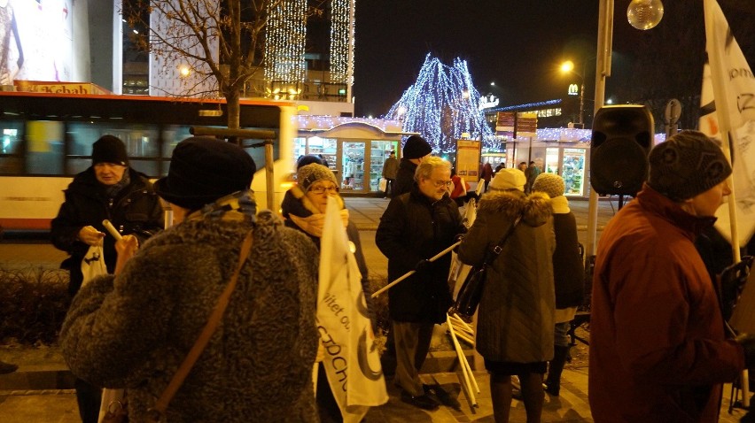 Demonstracja KOD w Częstochowie. "Demokracjo spoczywaj w...