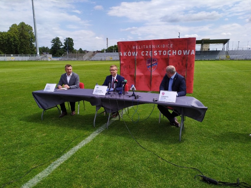 Umowa na budowę stadionu piłkarskiego w Częstochowie...