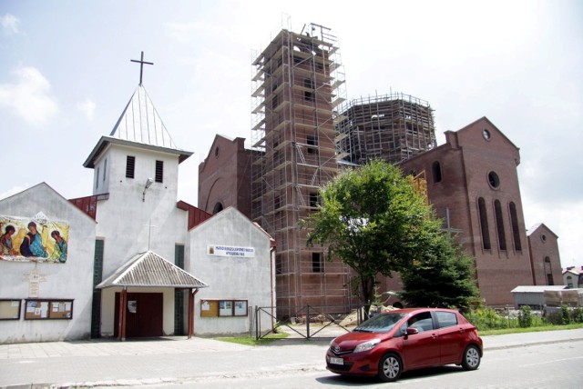 Z budowanego właśnie dachu kościoła przy ulicy Nałęczowskiej spadł około 40-letni pracownik
